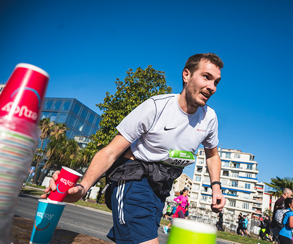 10 KM 2022 point ravitaillement - gobelet d'eau